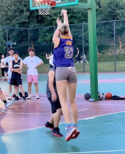 爆料打球女生视频下载,揭秘热门打球女生视频下载背后的故事  第2张